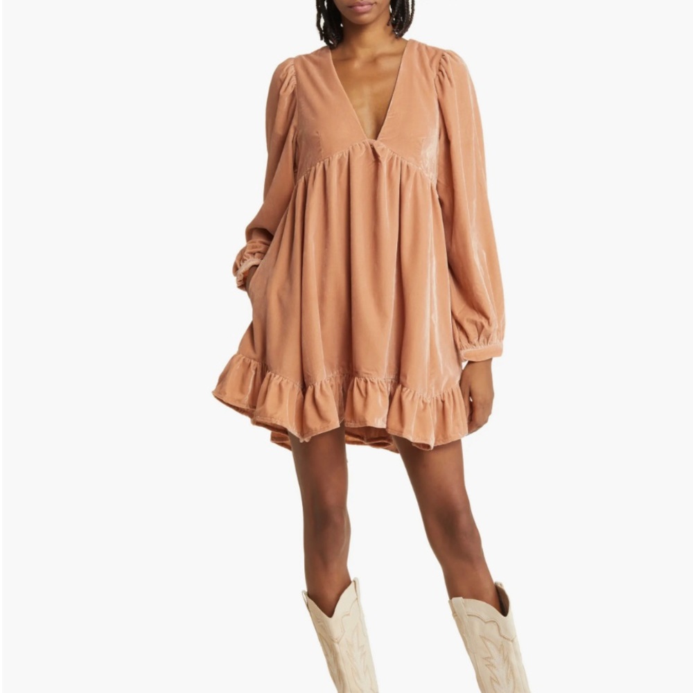 Estella Long Sleeve Velvet Minidress
Free People NWOT